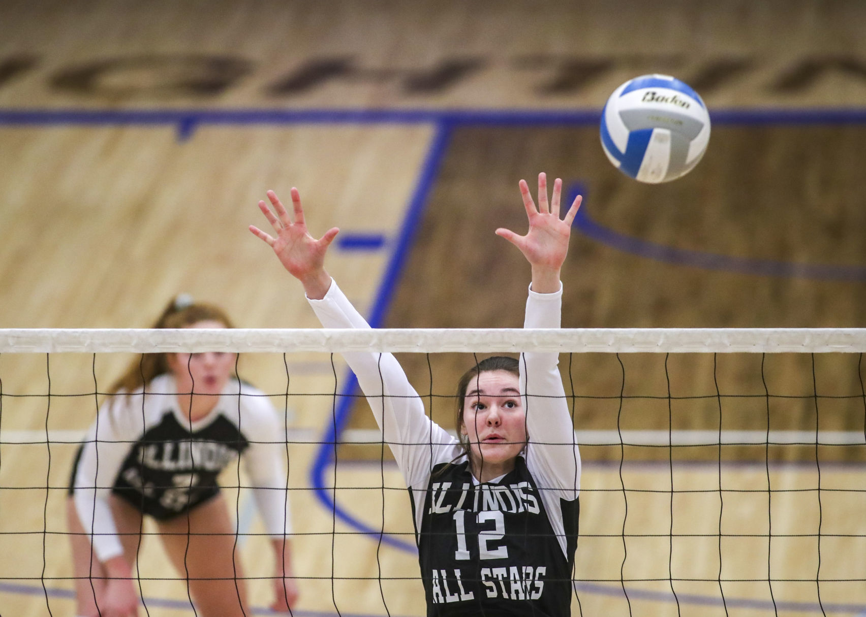 111918-volleyball-003